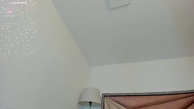 Snapshot of FaloonRoussel chatting on May 2026 05:46:01 PM FaloonRoussel online show from May 2026 05:46:01 PM