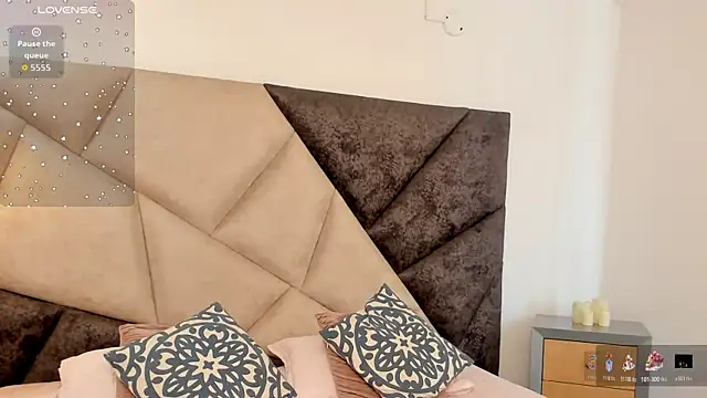 FaloonRoussel online show from November 2025 06:22:01 PM