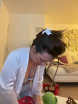 Snapshot of lyajoliee chatting on January 2026 05:25:02 AM lyajoliee online show from January 2026 05:25:02 AM