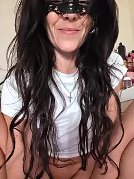 EmySkinny85 online show from April 2026 07:33:01 PM