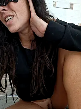 Snapshot of EmySkinny85 chatting on November 2025 09:04:01 PM EmySkinny85 online show from November 2025 09:04:01 PM