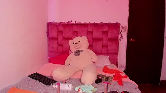 ladyrd1 online show from March 2026 06:42:01 PM