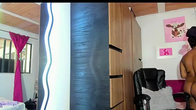 Snapshot of ladyrd1 chatting on November 2025 05:07:02 PM ladyrd1 online show from November 2025 05:07:02 PM