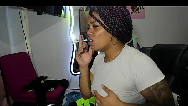 Snapshot of ladyrd1 chatting on November 2025 02:45:02 AM ladyrd1 online show from November 2025 02:45:02 AM