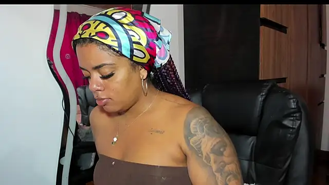 Snapshot of ladyrd1 chatting on November 2025 06:12:01 PM ladyrd1 online show from November 2025 06:12:01 PM