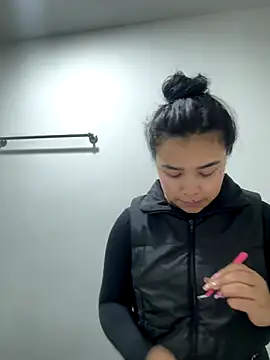 MarianaGarciaa   online show from December 2025 06:32:01 PM