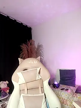 lovely kitt online show from October 2025 02:10:01 AM