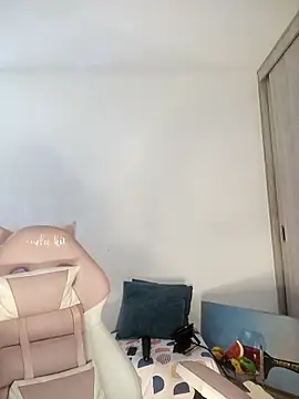 lovely kitt online show from October 2025 07:25:01 PM