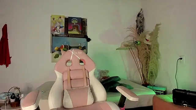 lovely kitt online show from March 2026 01:22:01 AM