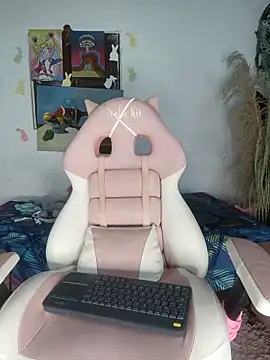 lovely kitt online show from May 2026 11:04:01 PM