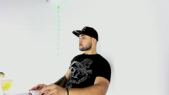 Sebas-hott online show from September 2025 10:43:01 PM