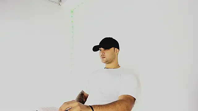 Sebas-hott online show from September 2025 11:00:01 PM