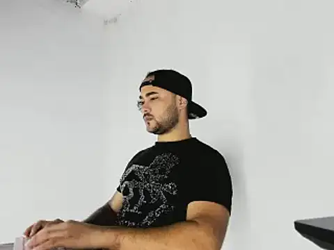 Sebas-hott online show from November 2025 10:15:01 PM