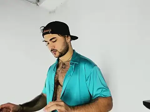 Sebas-hott online show from November 2025 09:30:01 PM