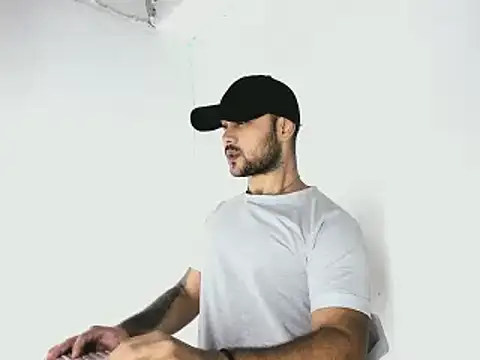Sebas-hott online show from October 2025 10:33:02 PM