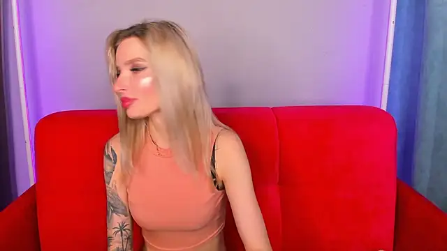 Snapshot of AlinaLovelyX chatting on November 2025 01:21:02 AM AlinaLovelyX online show from November 2025 01:21:02 AM