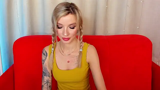 Snapshot of AlinaLovelyX chatting on November 2025 01:09:02 AM AlinaLovelyX online show from November 2025 01:09:02 AM