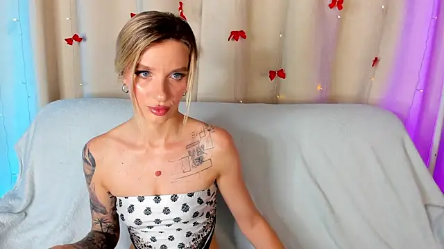 AlinaLovelyX online show from June 2026 01:23:01 AM
