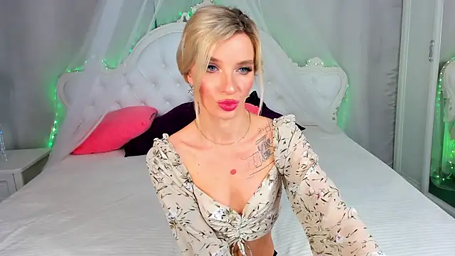 Snapshot of AlinaLovelyX chatting on November 2025 01:20:02 AM AlinaLovelyX online show from November 2025 01:20:02 AM