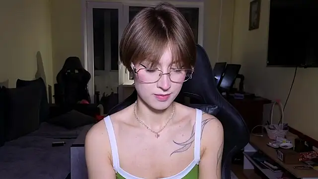 Snapshot of MalvinaBlum chatting on February 2026 12:17:02 PM MalvinaBlum online show from February 2026 12:17:02 PM