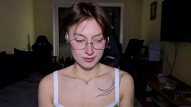 Snapshot of MalvinaBlum chatting on February 2026 02:17:02 PM MalvinaBlum online show from February 2026 02:17:02 PM