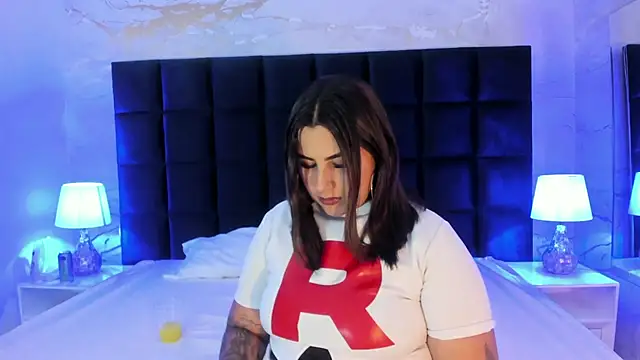 Snapshot of sabrinamilani chatting on February 2026 07:43:01 PM sabrinamilani online show from February 2026 07:43:01 PM