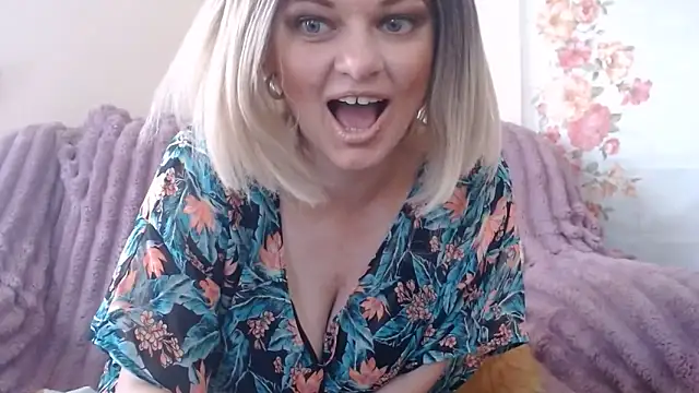 Snapshot of YourSweetJam chatting on May 2026 05:15:02 AM YourSweetJam online show from May 2026 05:15:02 AM