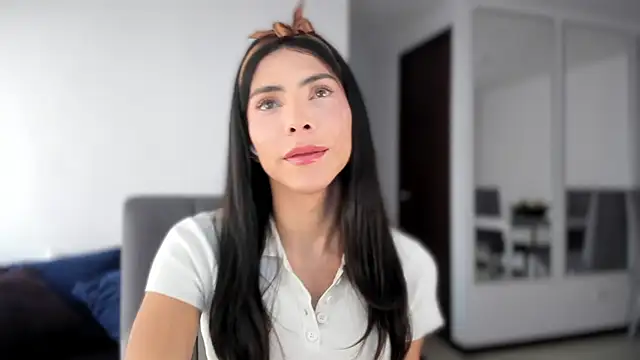 angelturned001 online show from November 2025 07:36:02 PM