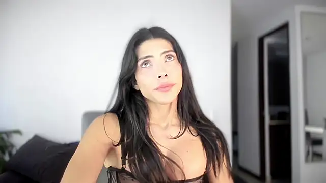 angelturned001 online show from November 2025 10:42:01 PM