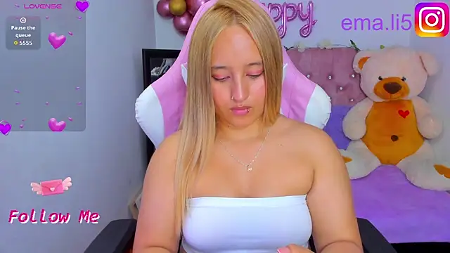 Snapshot of ema_tayy chatting on October 2025 09:15:02 PM ema tayy online show from October 2025 09:15:02 PM