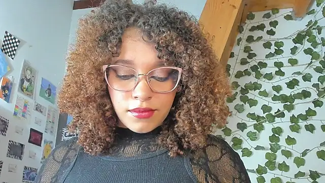 Snapshot of Ada_gales_ chatting on December 2024 02:58:02 AM Ada gales  online show from December 2024 02:58:02 AM