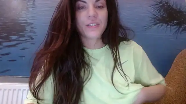 Snapshot of AliceTailor chatting on October 2025 09:52:01 AM AliceTailor online show from October 2025 09:52:01 AM