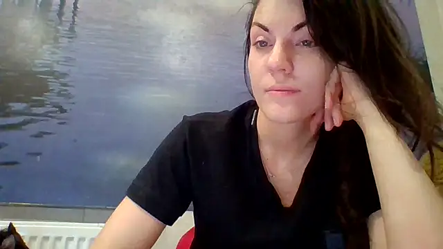 Snapshot of AliceTailor chatting on December 2025 09:05:01 PM AliceTailor online show from December 2025 09:05:01 PM