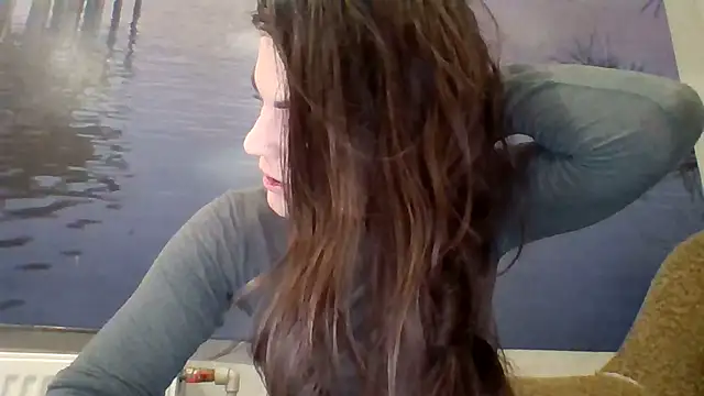 Snapshot of AliceTailor chatting on November 2025 11:24:01 AM AliceTailor online show from November 2025 11:24:01 AM