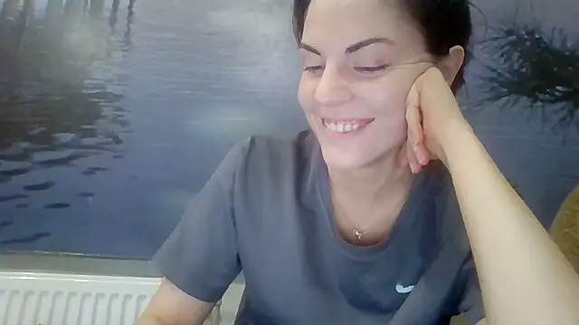 Snapshot of AliceTailor chatting on October 2025 10:42:01 PM AliceTailor online show from October 2025 10:42:01 PM