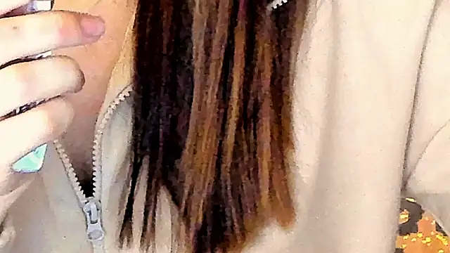 Snapshot of IceDanielles chatting on December 2025 01:43:02 PM IceDanielles online show from December 2025 01:43:02 PM