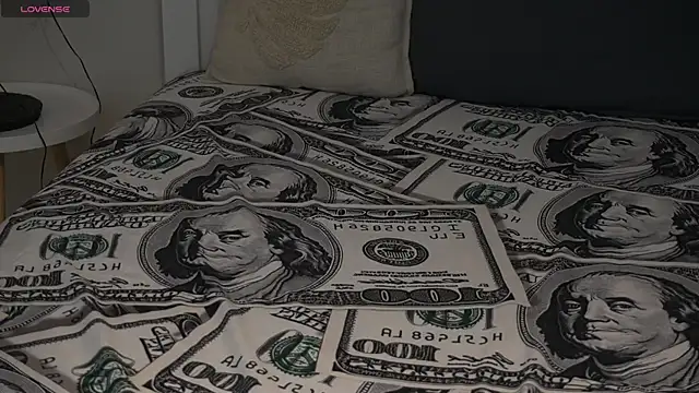 Snapshot of IceDanielles chatting on November 2025 01:37:01 PM IceDanielles online show from November 2025 01:37:01 PM