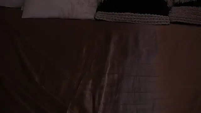 Snapshot of IceDanielles chatting on December 2025 01:37:02 PM IceDanielles online show from December 2025 01:37:02 PM