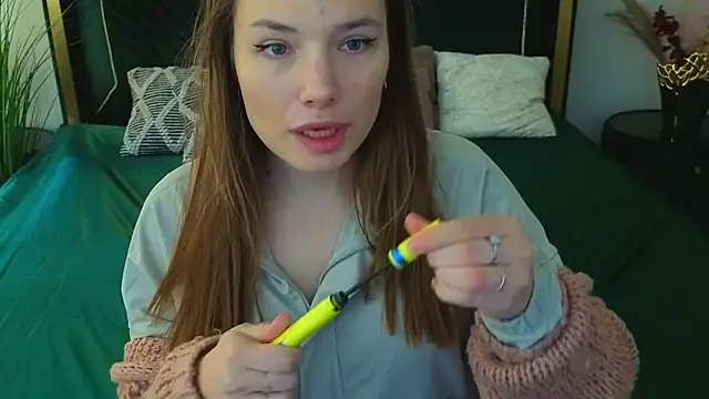 Snapshot of IceDanielles chatting on April 2026 01:07:02 PM IceDanielles online show from April 2026 01:07:02 PM