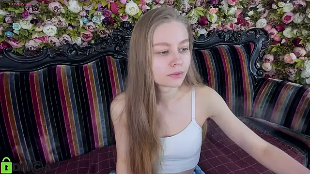 Snapshot of Polumna_cute chatting on January 2025 09:29:01 AM Polumna cute online show from January 2025 09:29:01 AM
