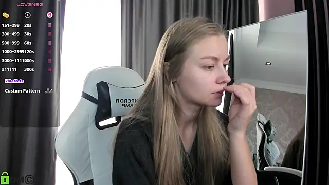 Snapshot of Polumna_cute chatting on December 2025 09:11:01 AM Polumna cute online show from December 2025 09:11:01 AM