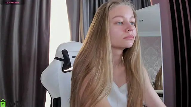 Snapshot of Polumna_cute chatting on September 2025 10:04:01 AM Polumna cute online show from September 2025 10:04:01 AM