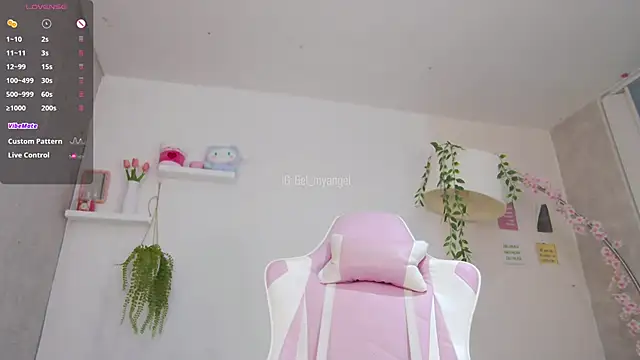 Snapshot of Bella-Franco chatting on March 2025 03:13:02 PM Bella-Franco online show from March 2025 03:13:02 PM