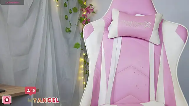 Snapshot of Bella-Franco chatting on January 2025 04:26:01 PM Bella-Franco online show from January 2025 04:26:01 PM