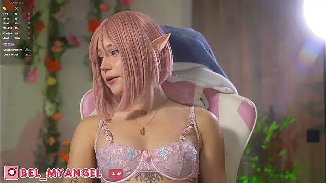 Snapshot of Bella-Franco chatting on October 2025 03:44:01 PM Bella-Franco online show from October 2025 03:44:01 PM