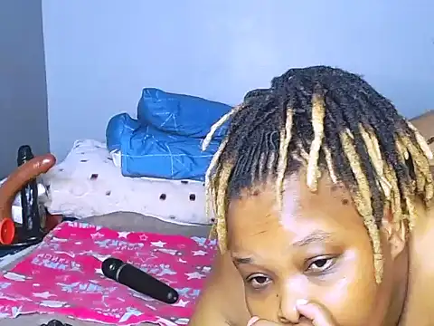 Snapshot of fatafricanqueen chatting on October 2025 10:10:01 PM fatafricanqueen online show from October 2025 10:10:01 PM