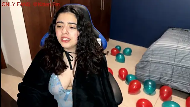 Snapshot of Ales_Kitten chatting on February 2025 03:54:01 AM Ales Kitten online show from February 2025 03:54:01 AM