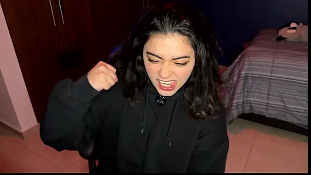 Snapshot of Ales_Kitten chatting on February 2025 04:54:01 AM Ales Kitten online show from February 2025 04:54:01 AM