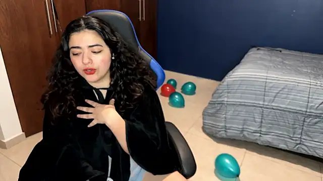 Snapshot of Ales_Kitten chatting on February 2025 07:42:01 PM Ales Kitten online show from February 2025 07:42:01 PM