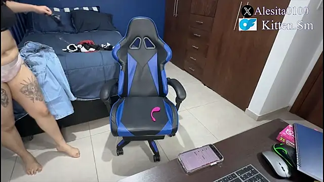 Snapshot of Ales_Kitten chatting on October 2025 06:09:01 PM Ales Kitten online show from October 2025 06:09:01 PM